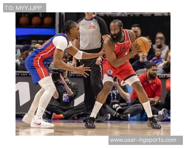 伦纳德强势表现连续30场得分20砍下31分9篮板7助攻引领球队胜利